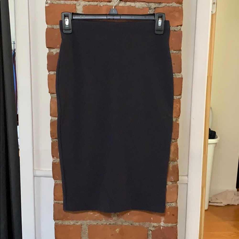 Pencil skirt with elastic waist. - Picture 1 of 2